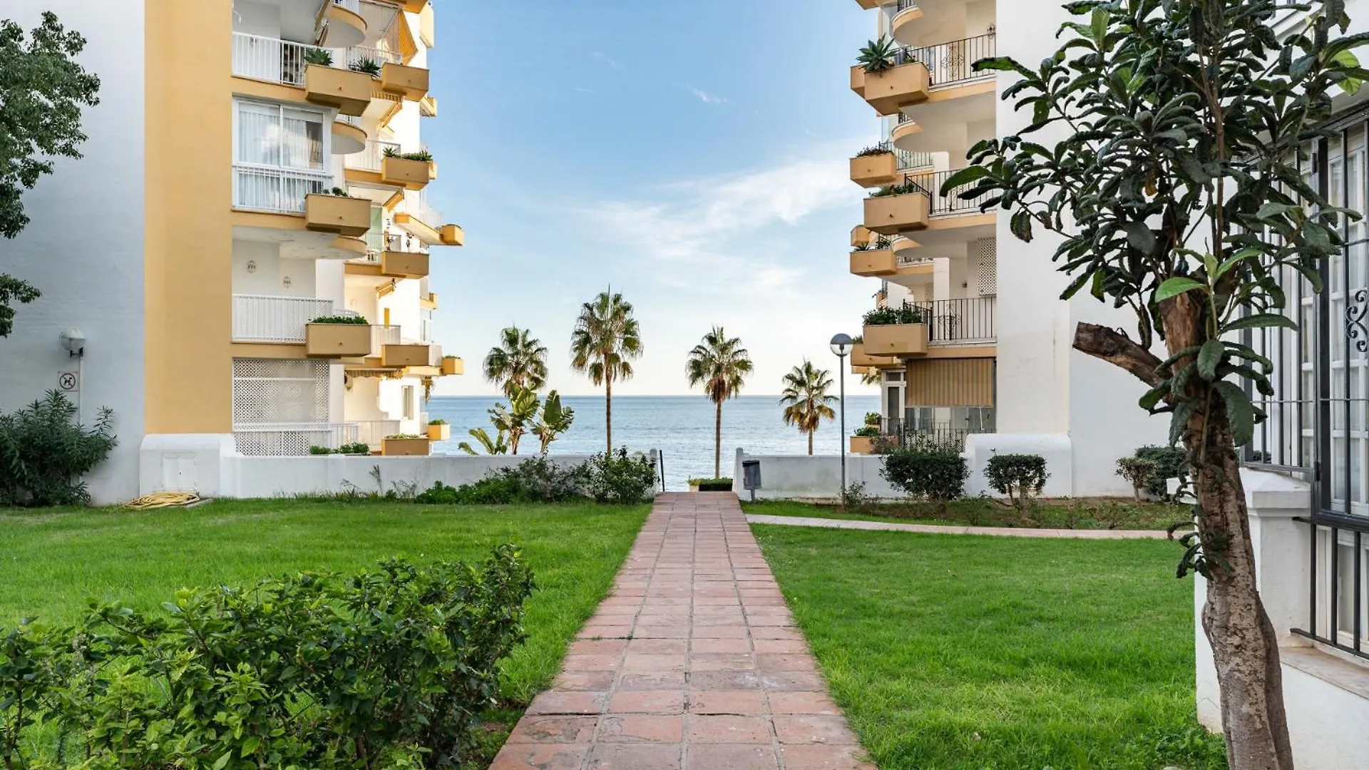 Ct 350 - Faro\'S Marbella Beachapartment - Perfect Beachconection location